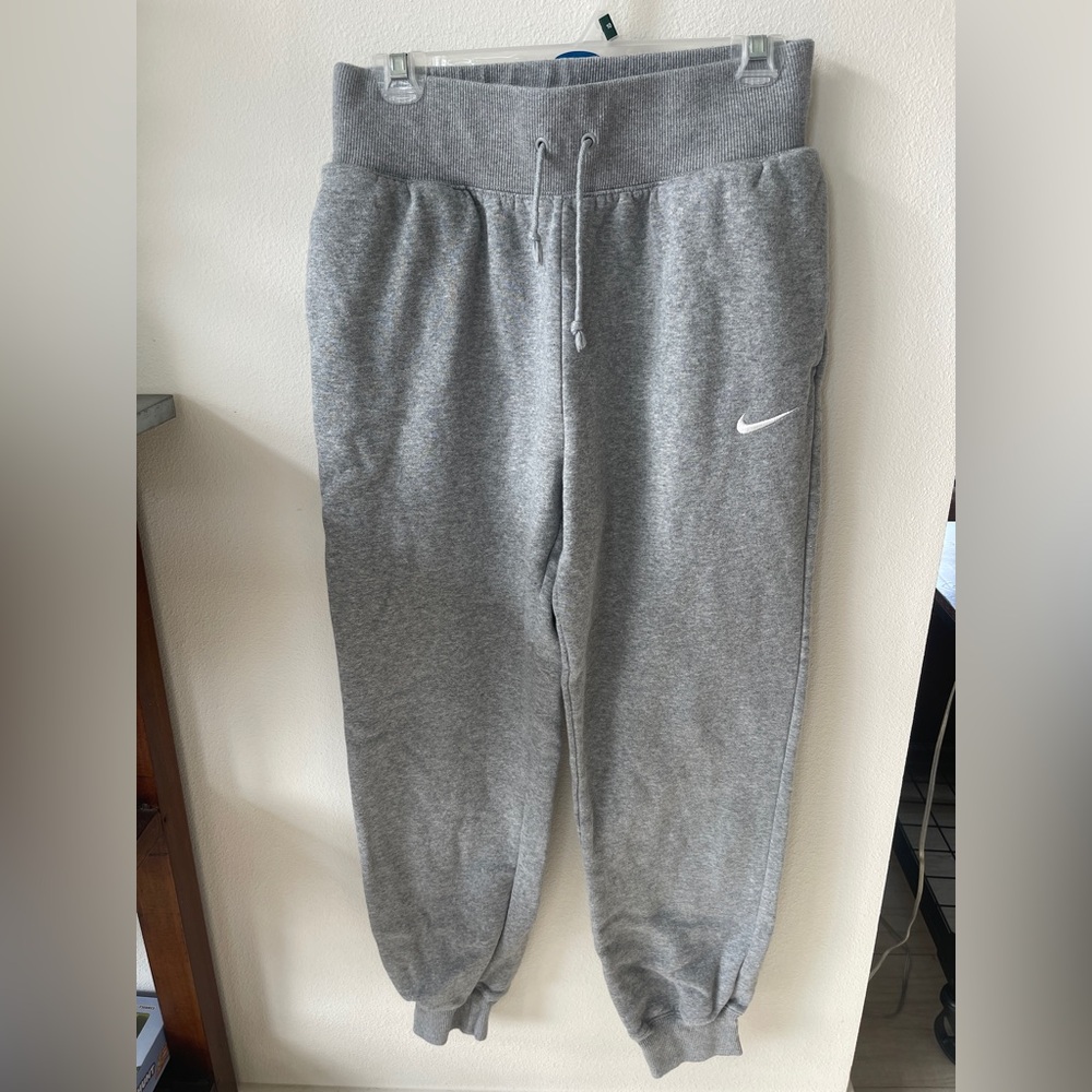 Nike Women’s Gray Sweatpants - great condition